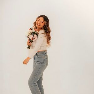 ABOUT THE SELLER💗